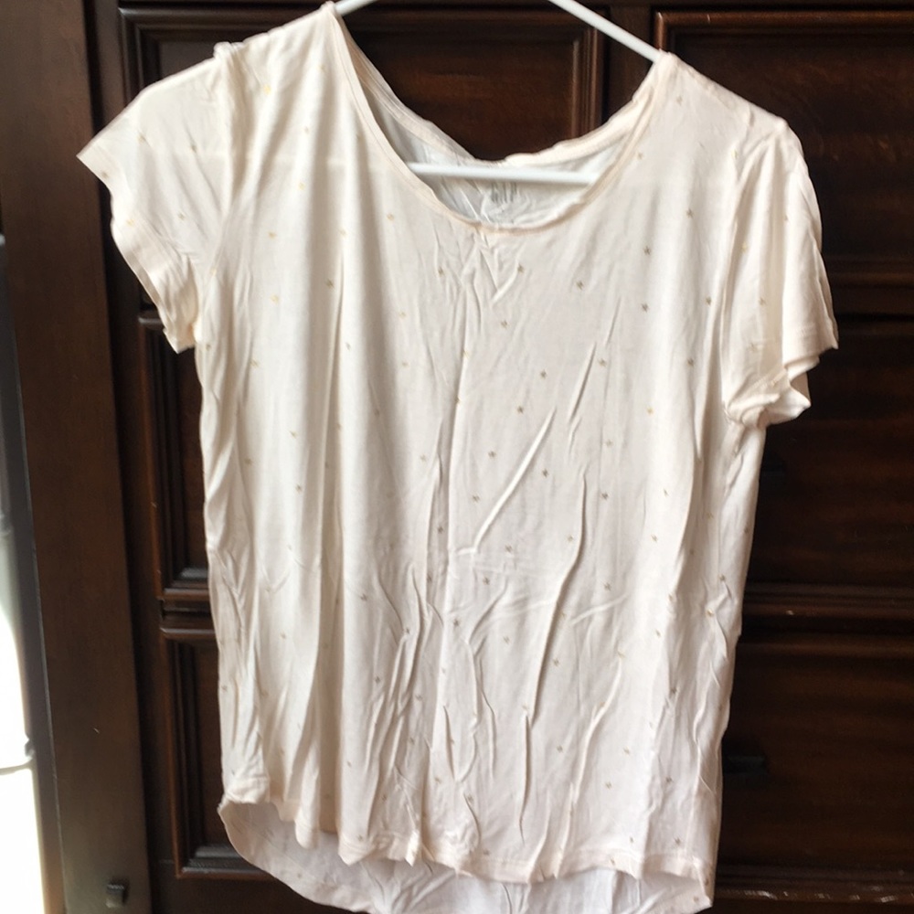 Women’s white and gold tee